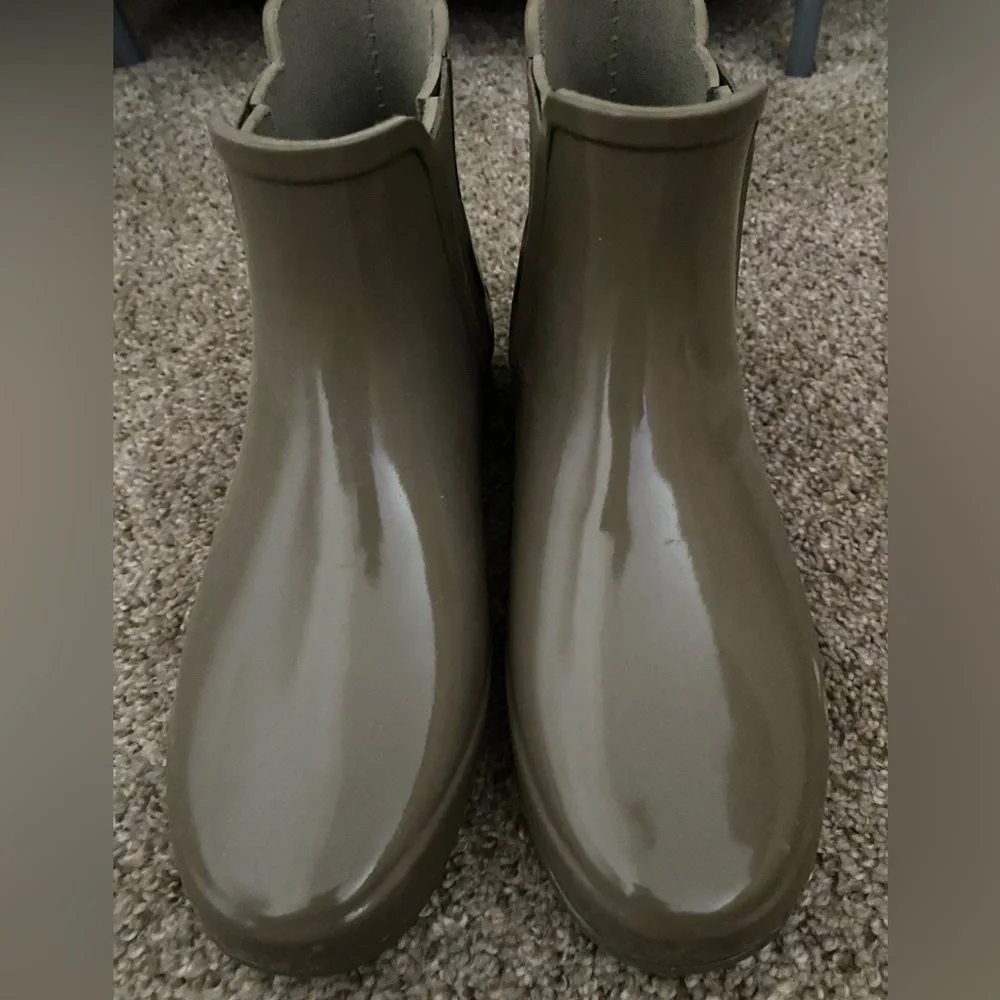 Hunter rain boots ankle length women’s size 6
